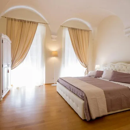 Palazzo De' Vecchi 4*