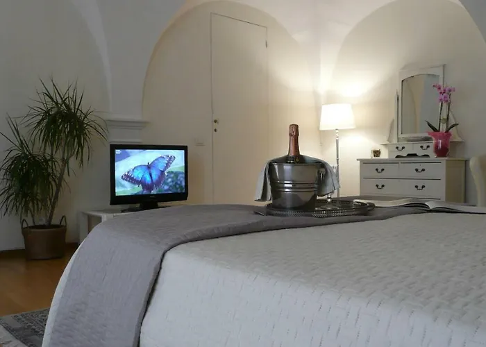 Palazzo De' Vecchi Alojamento de Acomodação e Pequeno-almoço 4*