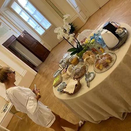 Palazzo De' Vecchi 4*